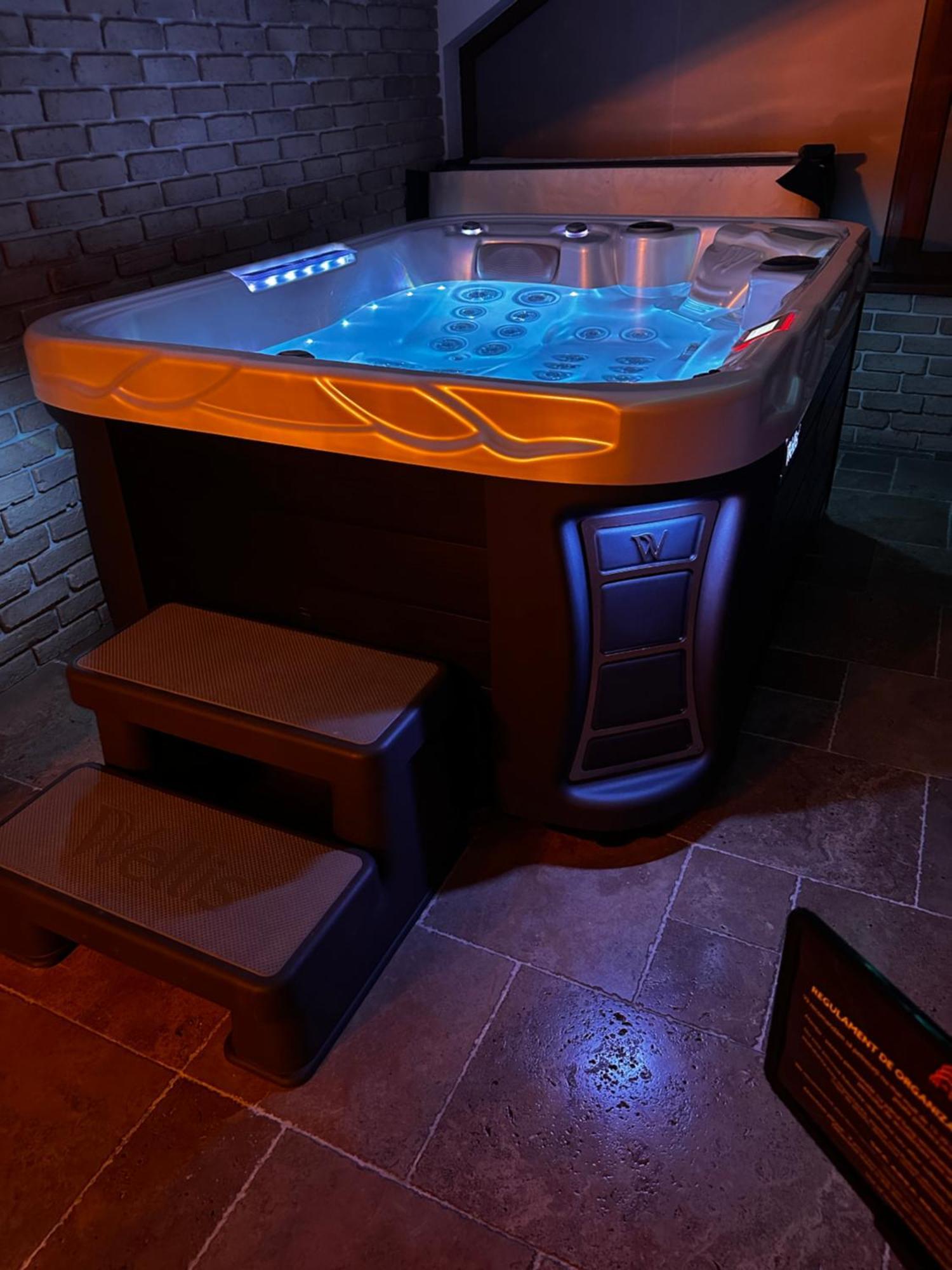 The Residence Central Jacuzzi Boutique (Adults Only) Cluj-Napoca Eksteriør bilde
