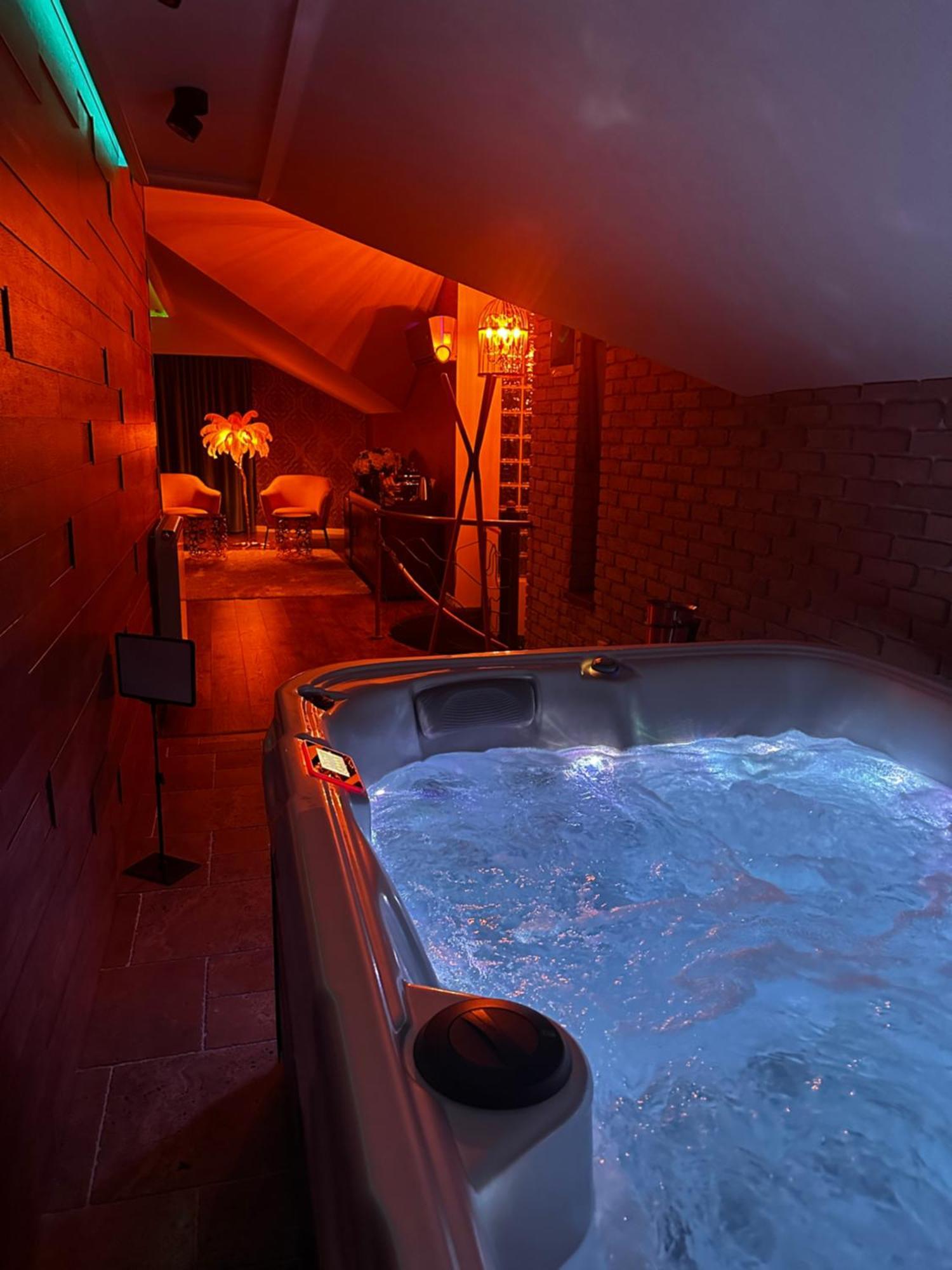 The Residence Central Jacuzzi Boutique (Adults Only) Cluj-Napoca Eksteriør bilde