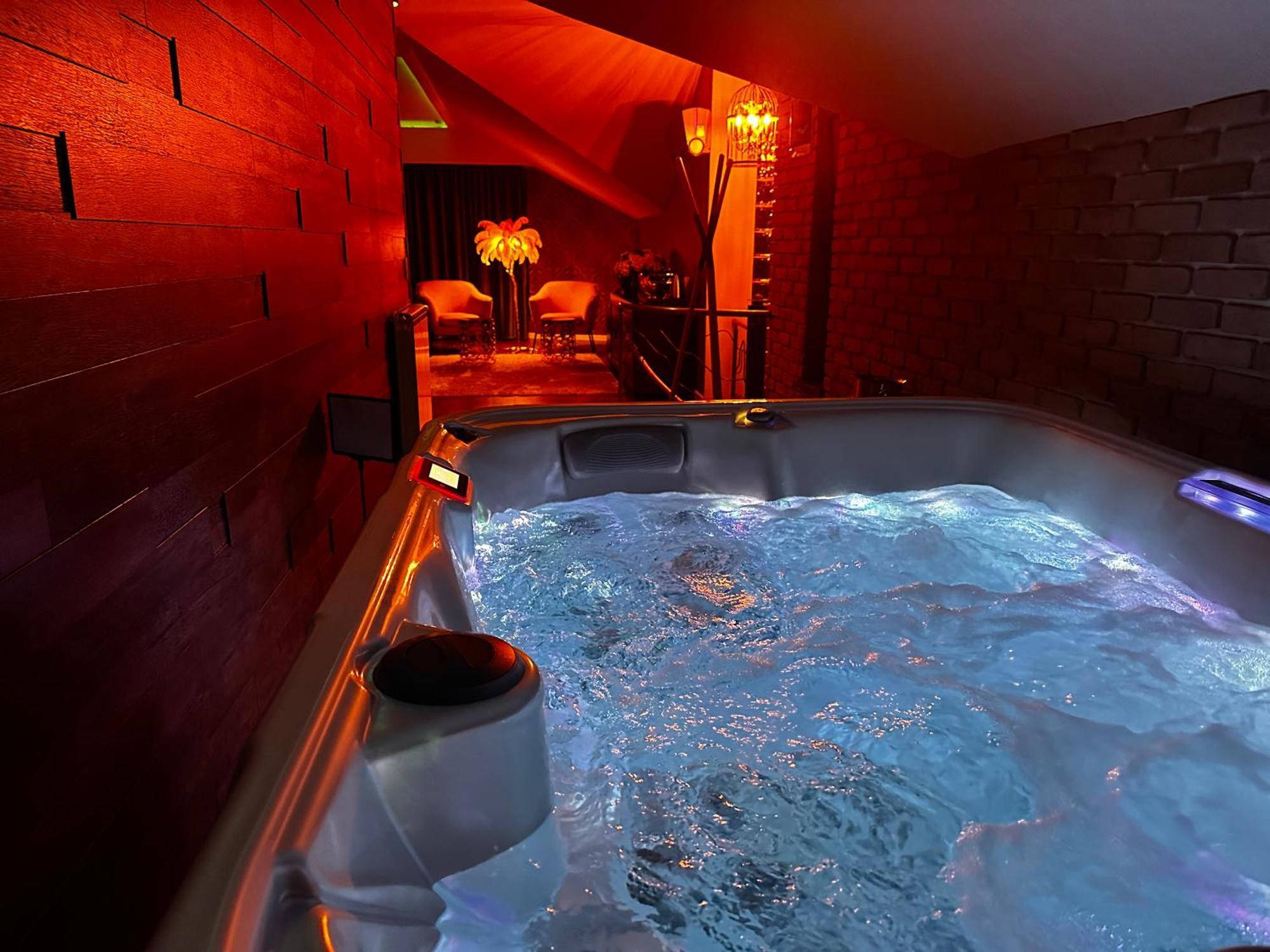 The Residence Central Jacuzzi Boutique (Adults Only) Cluj-Napoca Eksteriør bilde