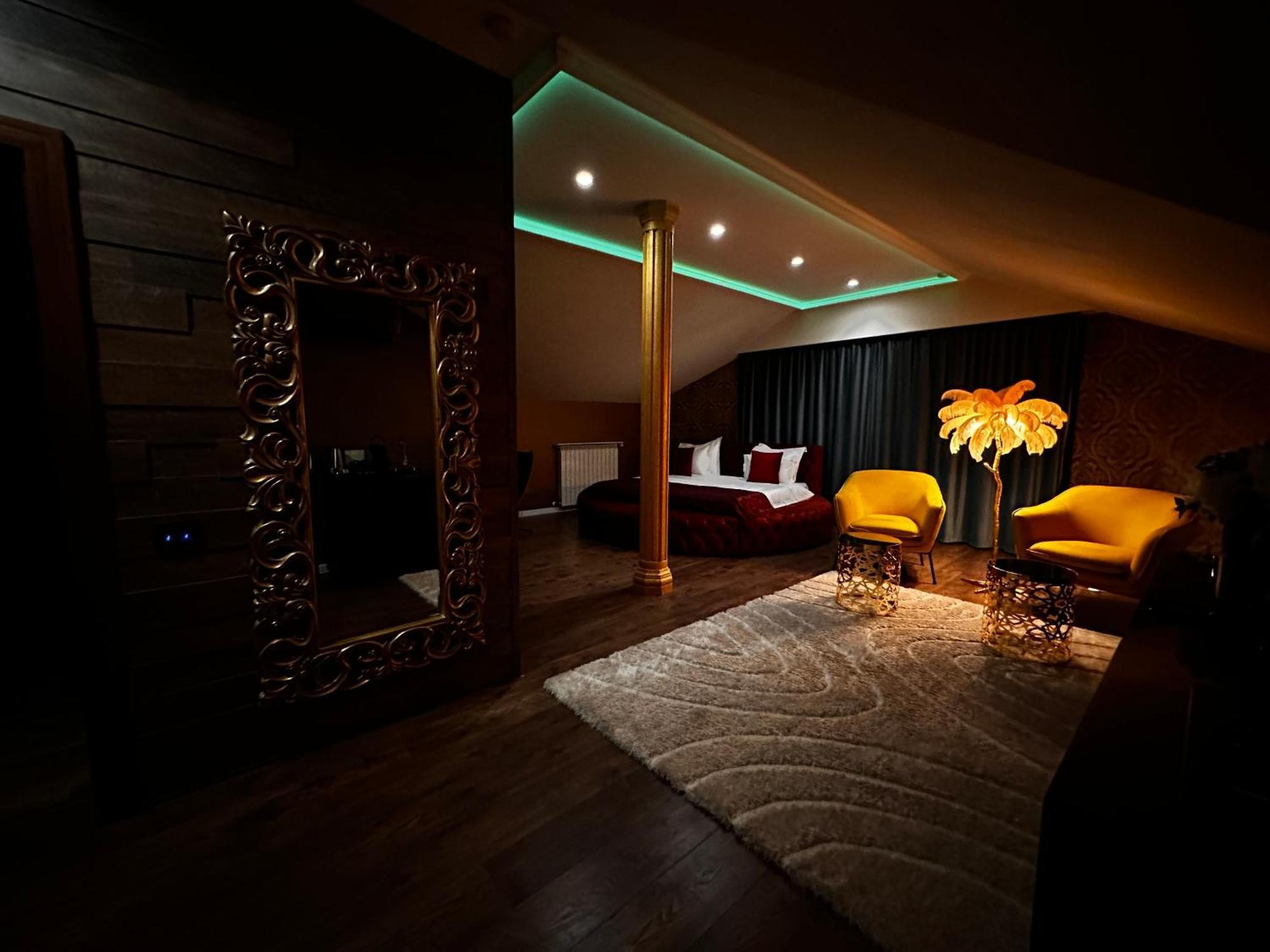 The Residence Central Jacuzzi Boutique (Adults Only) Cluj-Napoca Eksteriør bilde