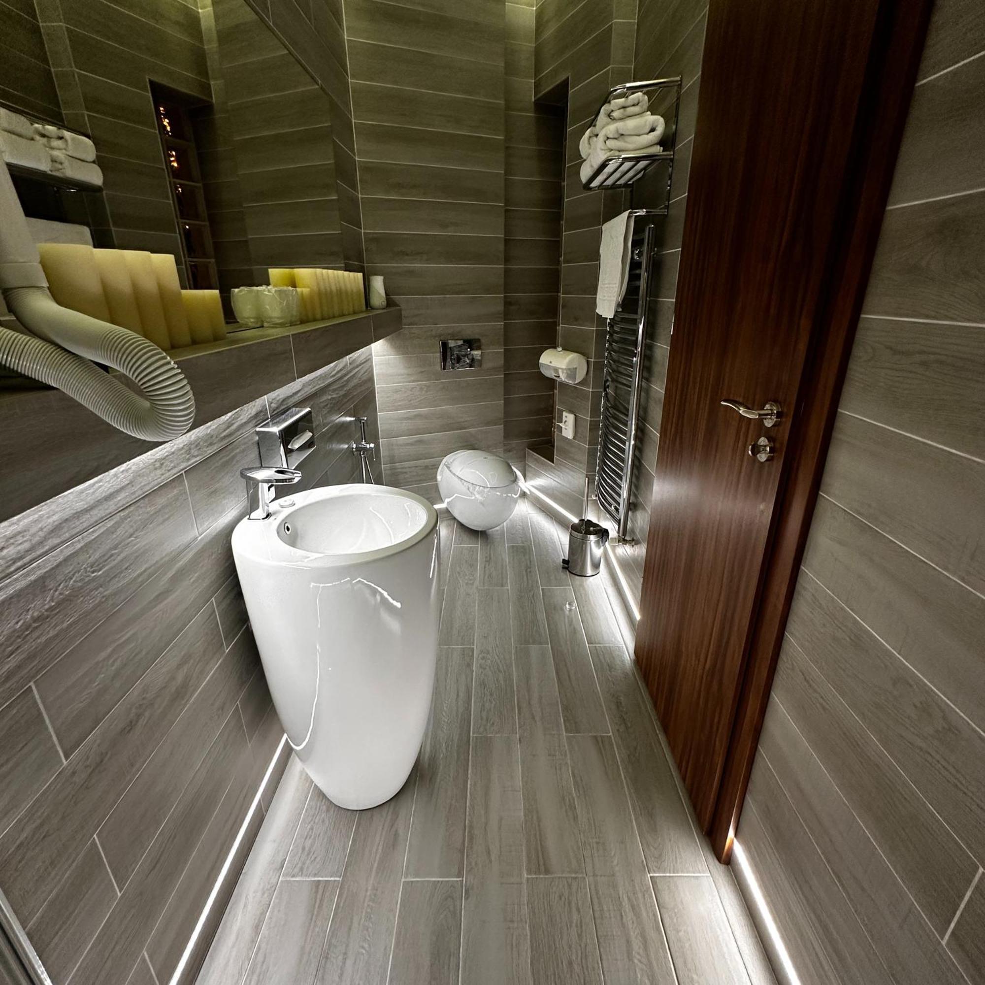 The Residence Central Jacuzzi Boutique (Adults Only) Cluj-Napoca Eksteriør bilde