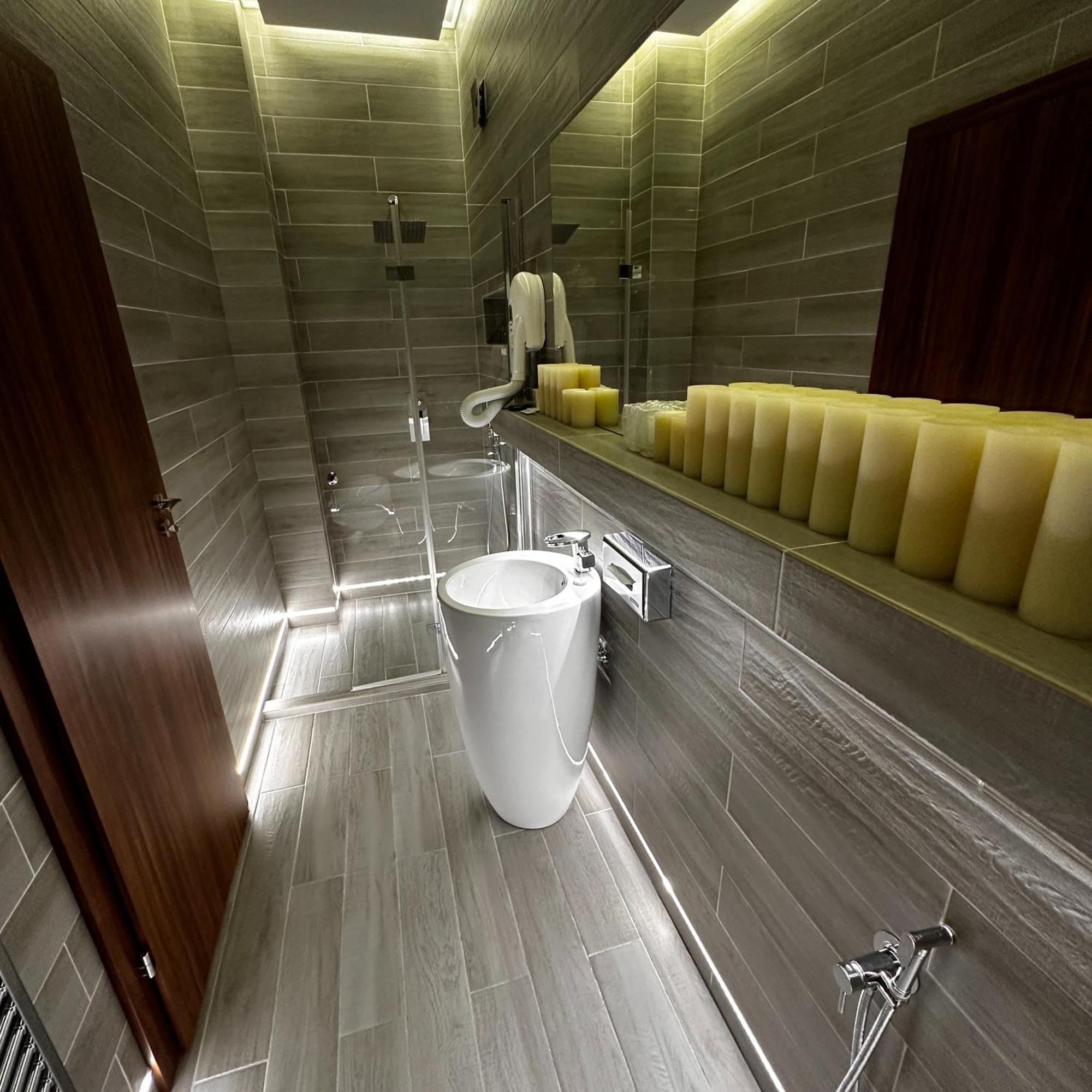 The Residence Central Jacuzzi Boutique (Adults Only) Cluj-Napoca Eksteriør bilde