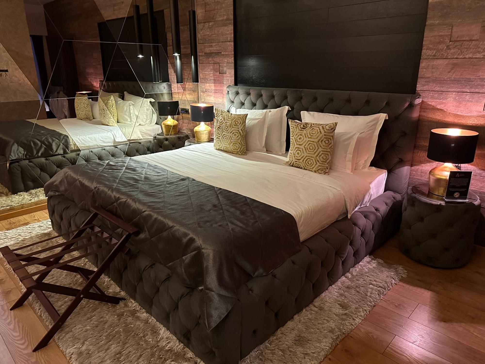 The Residence Central Jacuzzi Boutique (Adults Only) Cluj-Napoca Eksteriør bilde