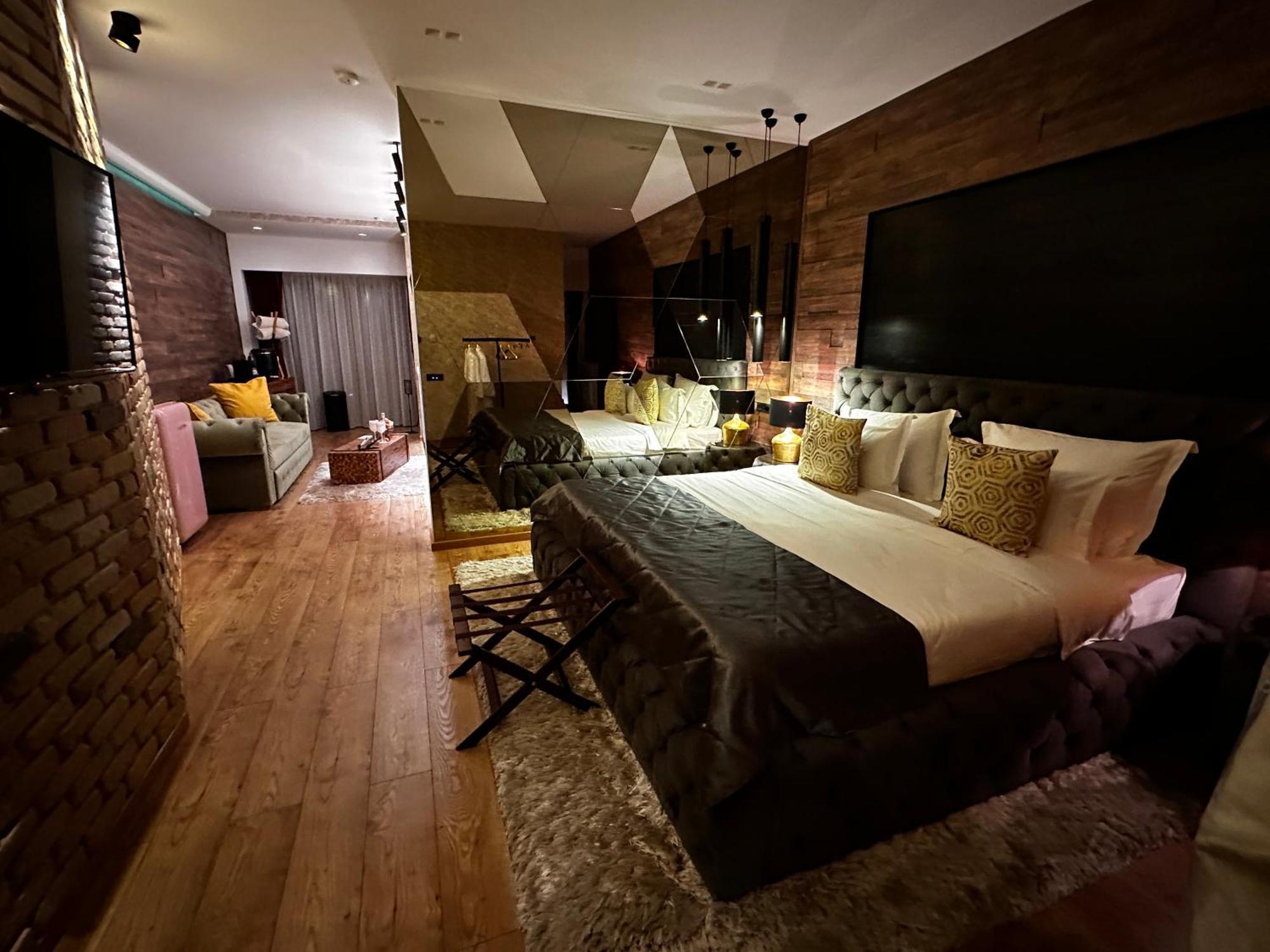 The Residence Central Jacuzzi Boutique (Adults Only) Cluj-Napoca Eksteriør bilde